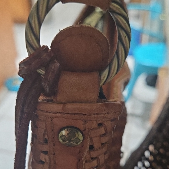 Elegant Brown Woven Handbag - Picture 9 of 15